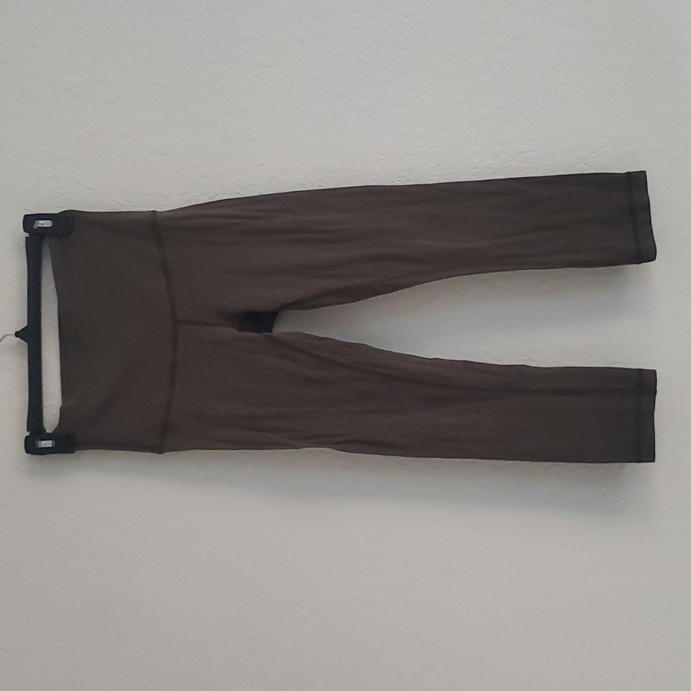 Lululemon heather olive green cropped leggings size 4